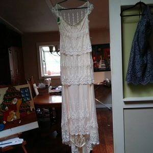 BEAUTIFUL NWT boutique wedding gown.